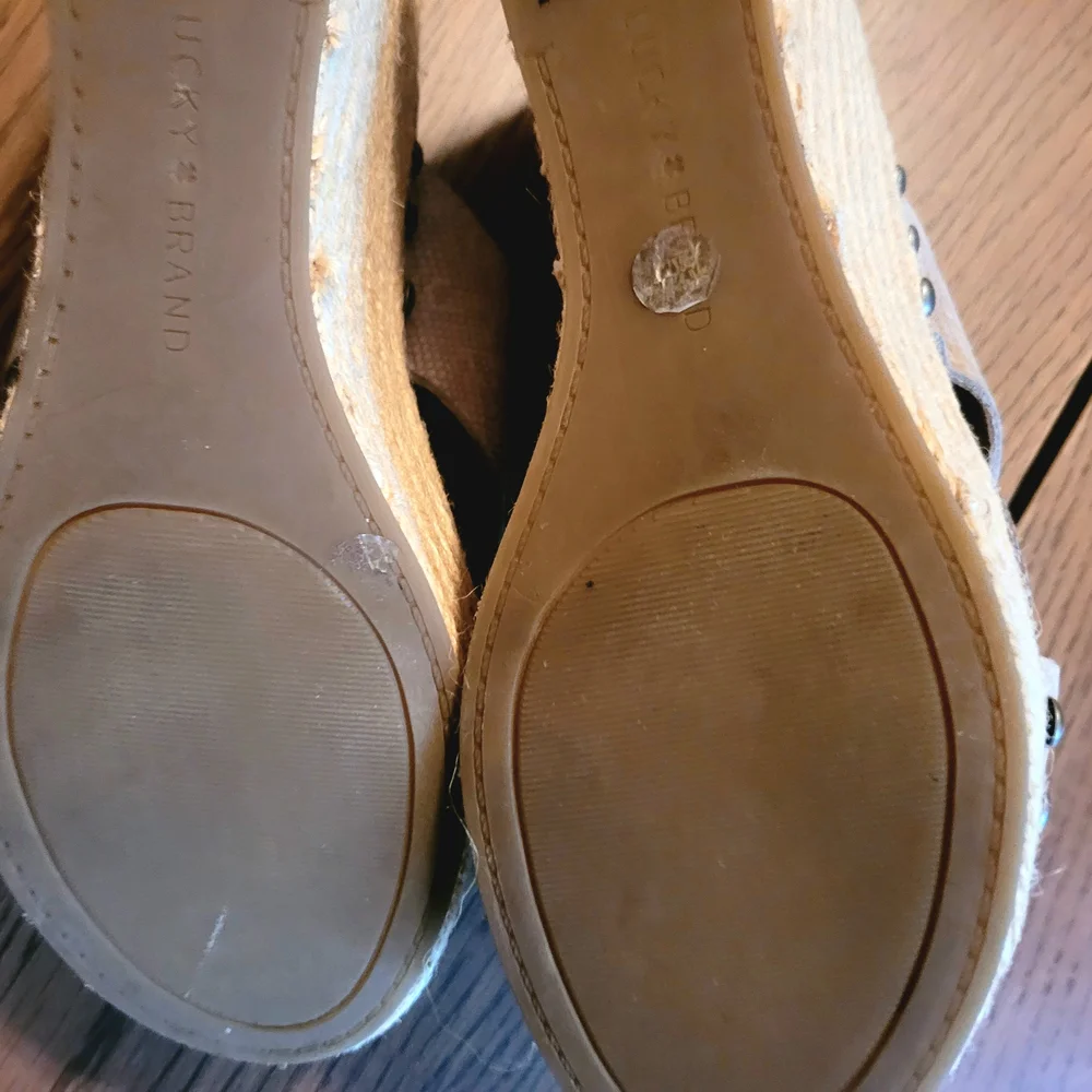 Lucky Brand Women's Neeka Tan Wedge Sandals - Picture 5 of 6